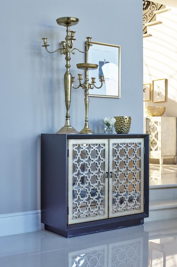 Accent cabinet